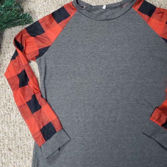 Free with $10 order Medium long sleeve (Raglan type) buffalo check top - Picture 3 of 6